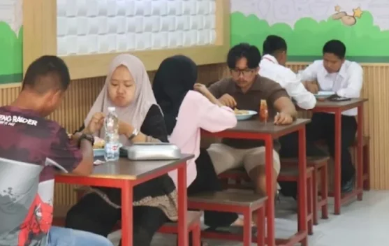 Makan Santai dan Asyik di Jajan Ayam