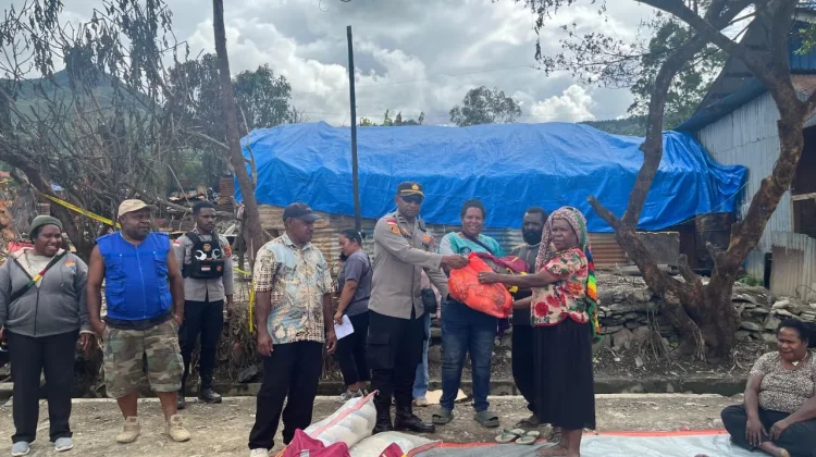 Korban Kebakaran di Karubaga Mendapat Bantuan