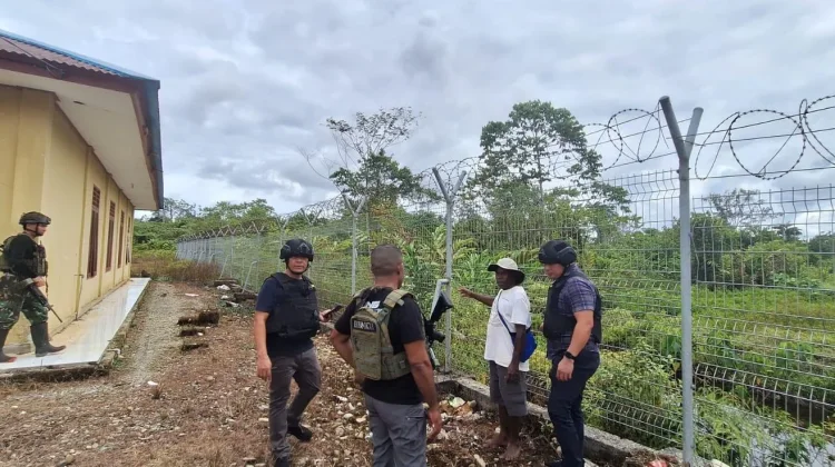 Satgas ODC Laksanakan Pengamanan di Bandara Korowai Batu