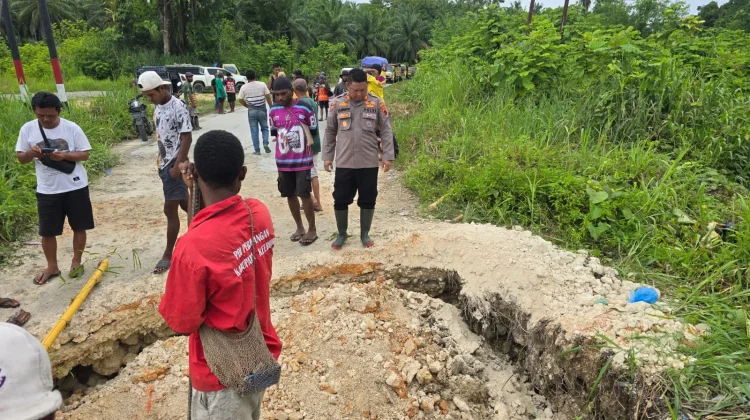 Polisi Bertindak Cepat Atasi Tanah Amblas di Kali Tami