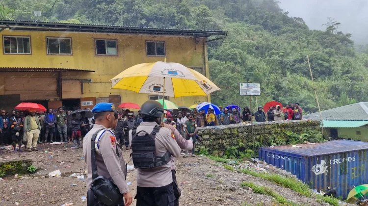 Jaga Kamtibmas, Aparat Keamanan Menggelar Patroli Dialogis di Tembagap