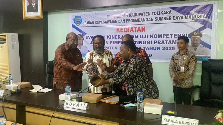 Bupati Tolikara Terapkan Sistem Merit, JPTP Wajib Uji Kompetensi