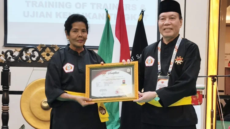 Yanni Dianugerahi Sabuk Kehormatan Dewan Guru Silat Indonesia