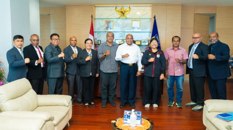 Gubernur Fakhiri Dukung Kesiapan Pertandingan Persipura Malam Hari