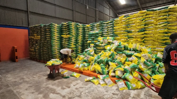 Bulog Pastikan Stok Beras Papua Aman hingga Lebaran, Harga Dijaga Tetap Stabil