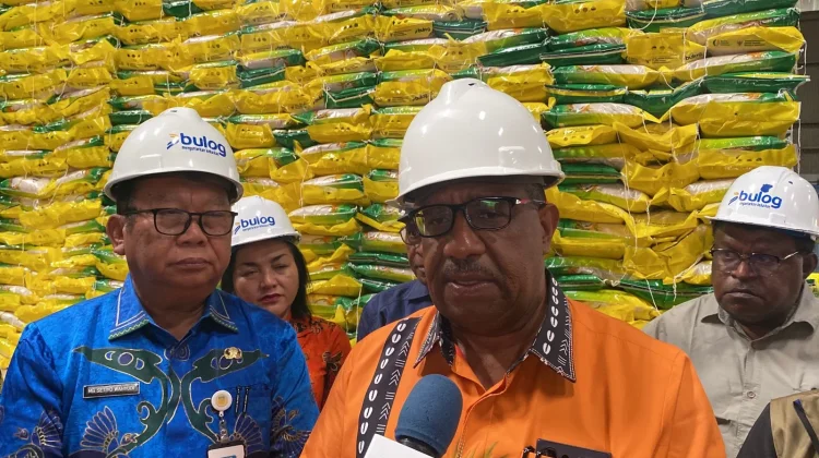 Pemprov Papua Sidak Gudang Bulog, Pastikan Stok Beras Aman jelang Lebaran