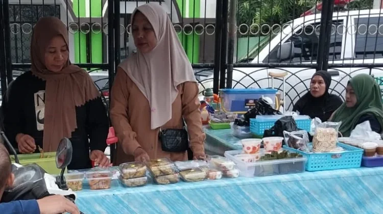 Kawasan Entrop Jayapura Dipadati Pedagang dan Pembeli Takjil