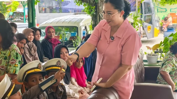 Yayasan Kemala Bhayangkari Cabang Jayapura Kota Gelar Peduli Kasih