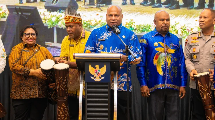 Gubernur Fakhiri Minta Perencanaan Pembangunan Papua Berbasis Data