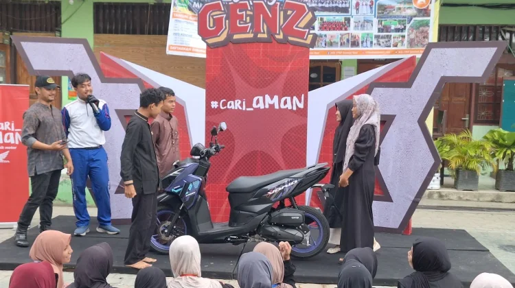 Edukasi #Cari_Aman di Pesantren Kilat SMAN 2 Jayapura