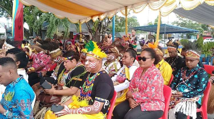 HUT ke-116 Jayapura, Warga Rayakan dengan Busana Adat
