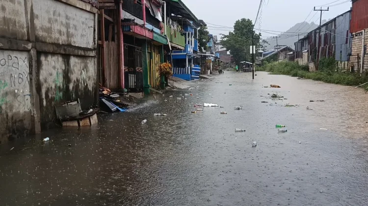 Warga Abepura Keluhkan Banjir saat Hujan Deras