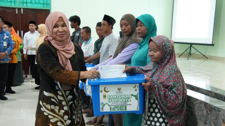 Baznas Papua Salurkan 500 Paket Santunan Hari Raya