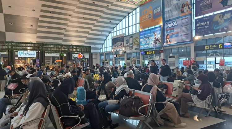 Menjelang Lebaran 2026 Bandara Sentani Terpantau Padat