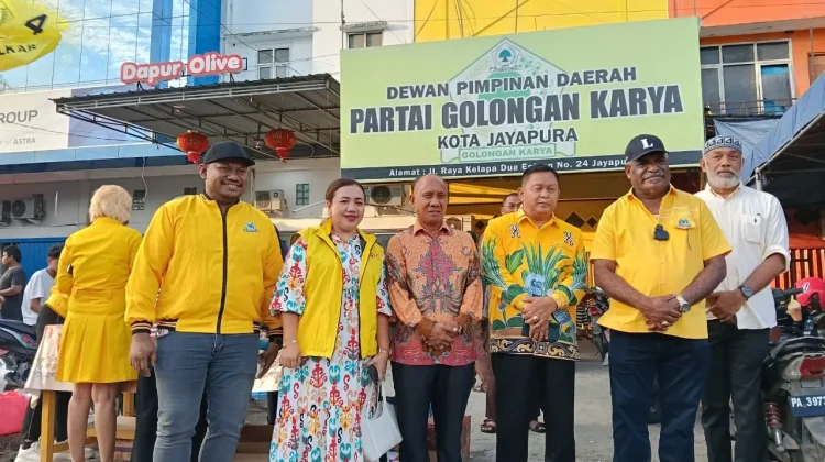 Kasih di Bulan Ramadhan, Abisai Rollo dan Fraksi Golkar Berbagi Takjil