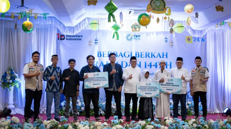 YBM PLN Salurkan Bantuan Lebaran dan Beasiswa Pendidikan di Papua