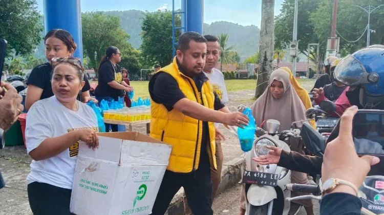Berbagi Takjil, Denny Bonai dan Sahabat SDB Serukan Toleransi Beragama