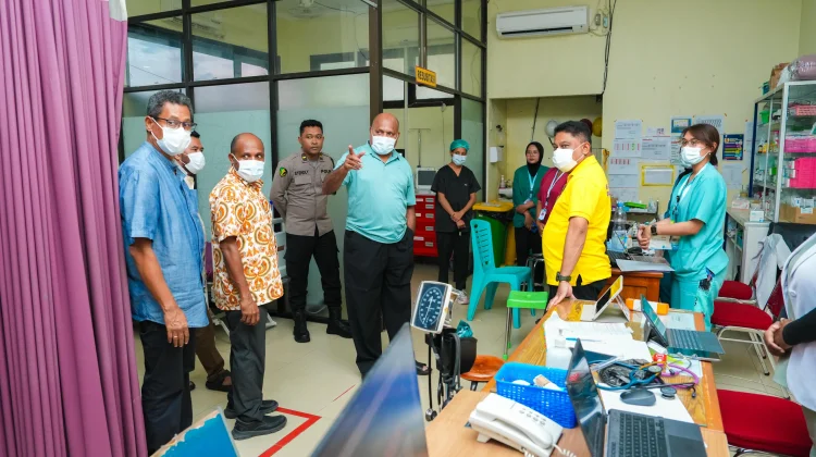 Gubernur Papua Cek Kesiapan Tenaga Medis jelang Idulfitri
