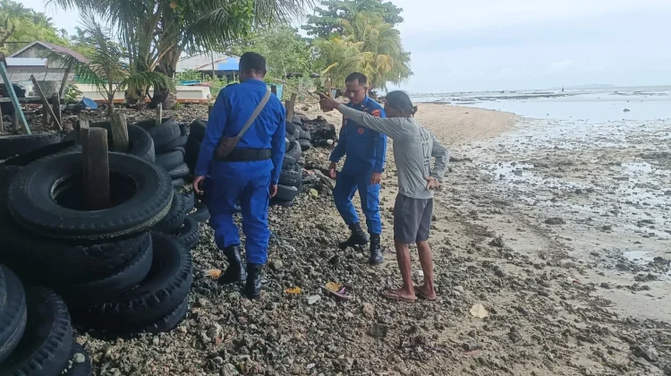 Satpolairud Polres Sarmi Tinjau Warga di Kampung Armo