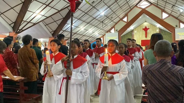 Perayaan Minggu Palma Umat Katolik di Jayapura Berjalan Khidmat