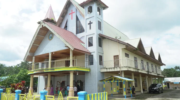 Wali Kota Jayapura Pimpin Renovasi Gereja Skow Yambe