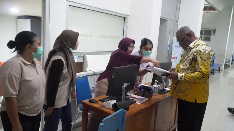 Sidak Puskesmas, Walikota Abisai Rollo Pastikan Pelayanan 24 Jam