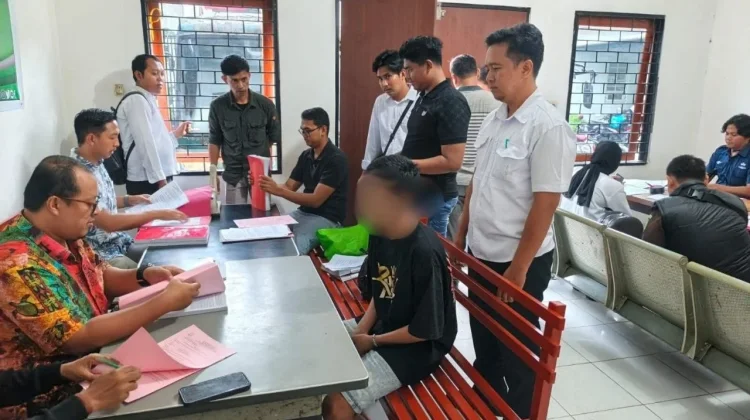 Satresnarkoba Polresta Jayapura Kota Serahkan Dua Tersangka Kasus Ganja ke Kejak