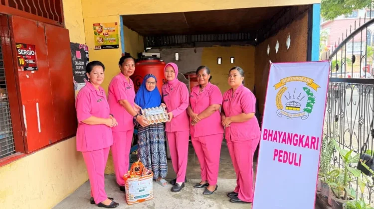 Bhayangkari Peduli Berbagi Kasih ke Purnawirawan dan Warakawuri