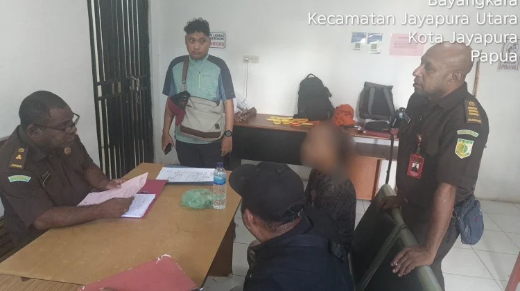Polsek Abepura Serahkan Tersangka dan Barang Bukti Pencurian ke Kejari Jayapura