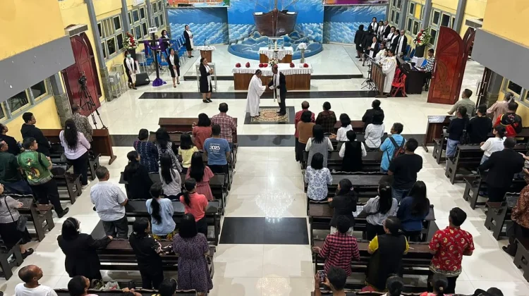 Pawai Obor Warnai KPI GPI Elim Abepura Sambut Fajar Paskah