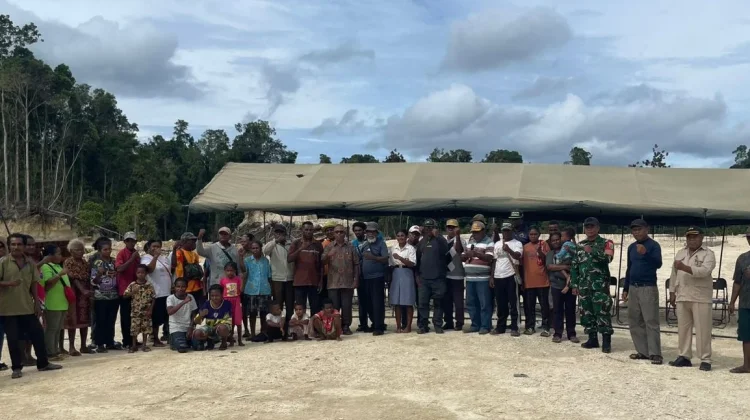 Keluarga Besar Rejauw Biak Hibahkan Tanah Kepada TNI AD