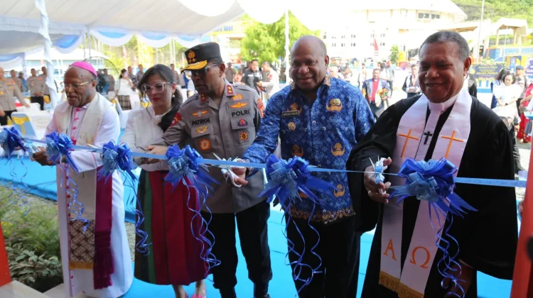 Kapolda Papua Resmikan Gereja Oikumene Terang Bhara Daksa Mapolda Papua