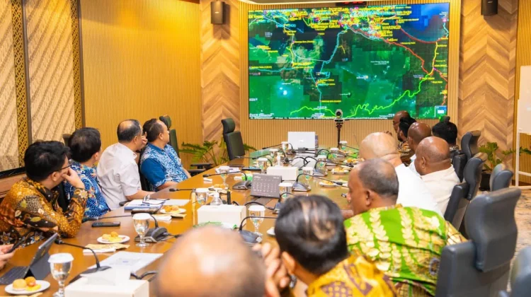 Gubernur Fakhiri Bahas Kereta Api Papua dengan PT KAI