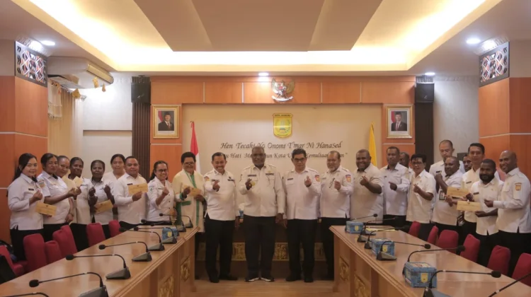 Wujudkan Pelayanan Prima, Walikota Abisai Tunjuk 16 Pelaksana Tugas Baru