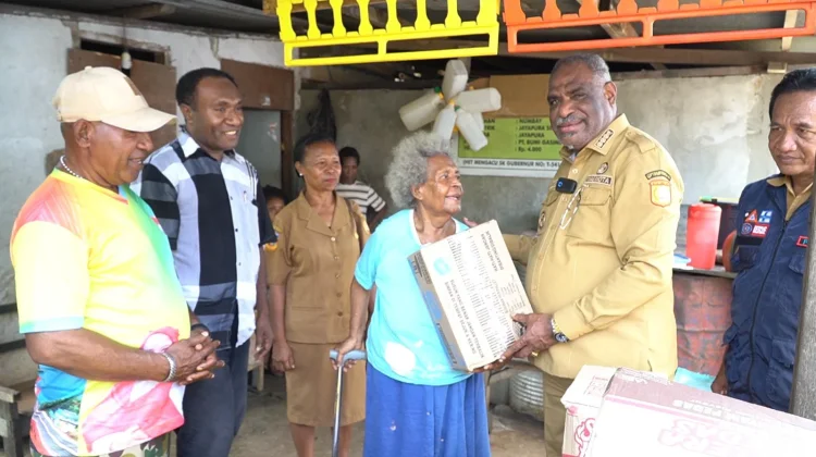 Pemkot Jayapura Salurkan Bantuan Paket Usaha Kios untuk Kelompok Rentan