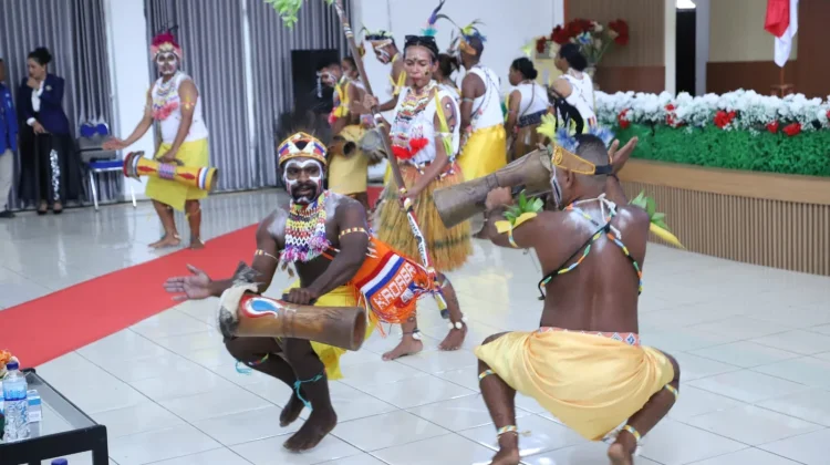 Lestarikan Tarian Adat lewat Tradisi Penyambutan Tamu