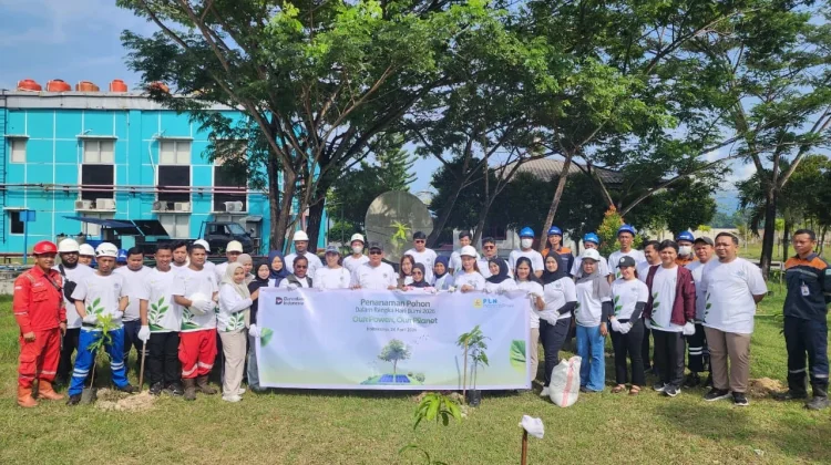 PLN IP Holtekamp Tanam Ratusan Pohon, Wujud Nyata Peduli Bumi