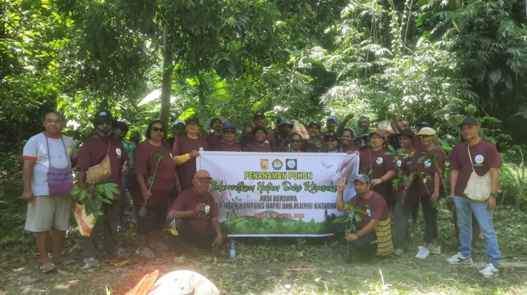 Wujudkan Paru-Paru Kota Jayapura, Alumni Katadha 92 Hijaukan Kampung Nafri