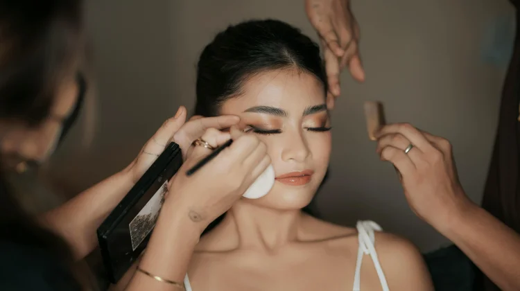 Cara Make-up Tahan Lama Seharian