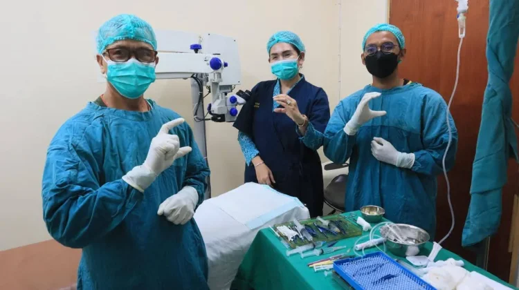 Sambut HUT Kodam, Rindam dan TP-PKK Jayapura Gelar Operasi Katarak Gratis