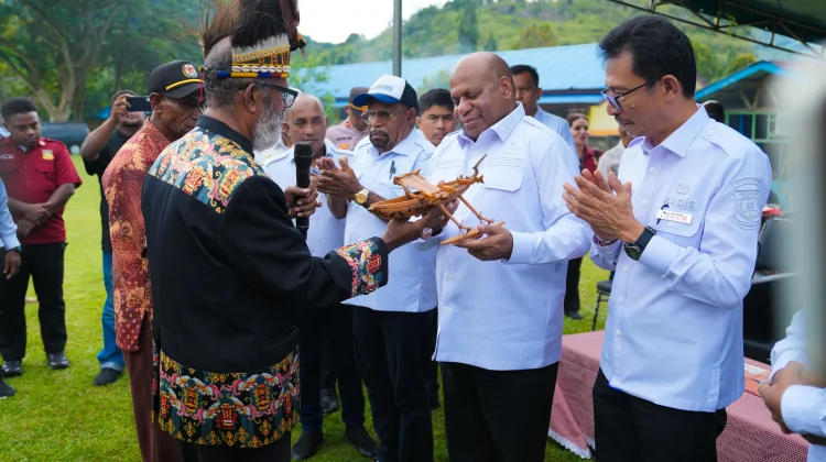 Masyarakat Adat Depapre Serahkan Hak Guna Pakai Pesisir ke Pemprov Papua
