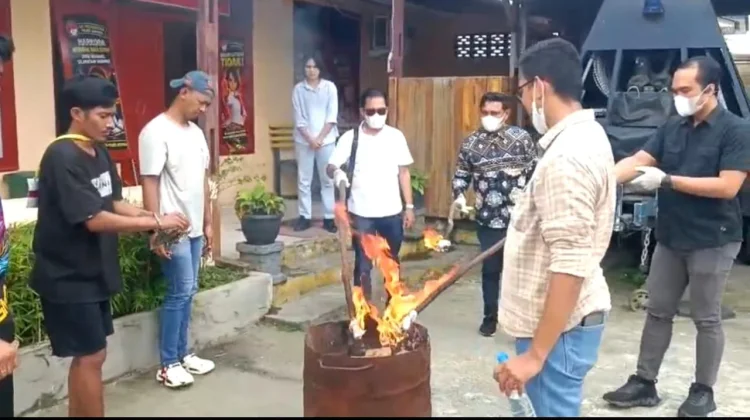 Sat Narkoba Polres Jayapura Musnahkan BB Kasus Ganja