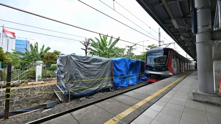 Authorities Question Individuals on West Java Deadly Train Collisions