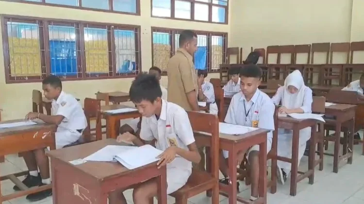 SMPN 9 Jayapura Masih Gelar Ujian Manual, Fasilitas CBT Terbatas