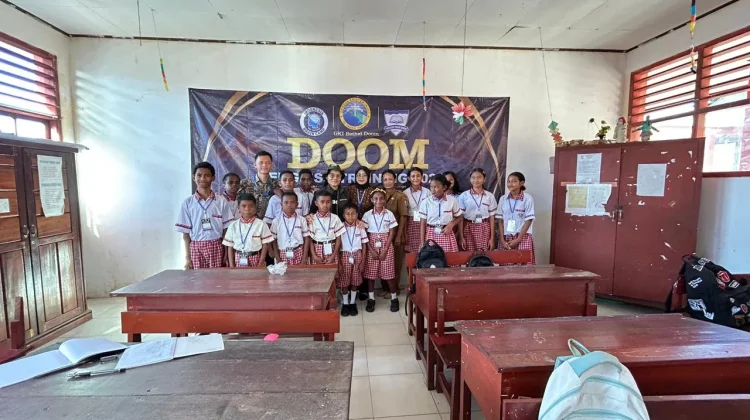 Doom Tra Kosong! Semangat Belajar English Menggema di Pulau Doom