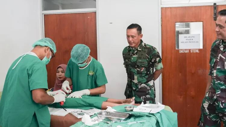 Kodam XVII/Cenderawasih Menggelar Khitanan Massal