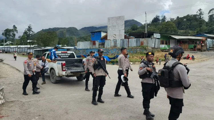 Polres Tolikara Menggelar Patroli Kamtibmas di Karubaga