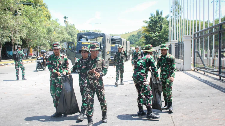 TNI Bersihkan Stadion Papua Bangkit Pasca Kericuhan Suporter Persipura