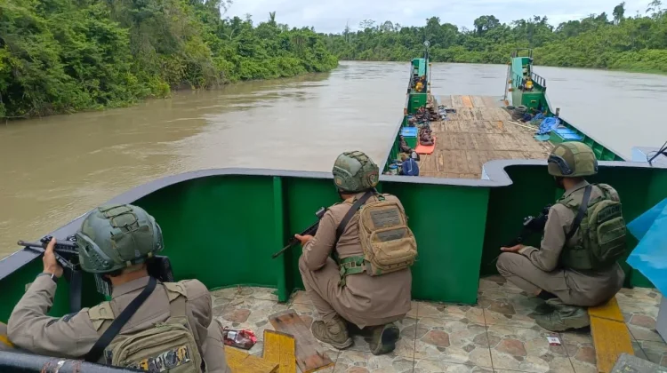 Satgas ODC Bersama Polres Yahukimo Amankan Jalur Logistik di Perairan