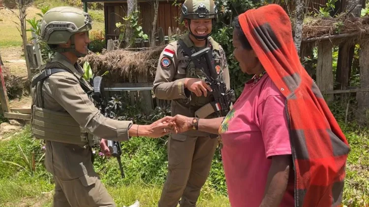 Jalin Keakraban, Satgas ODC Melaksanakan Patroli Dialogis di Serambakon